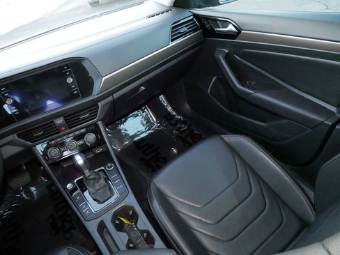 Used 2019 Volkswagen Jetta SEL Premium image 11