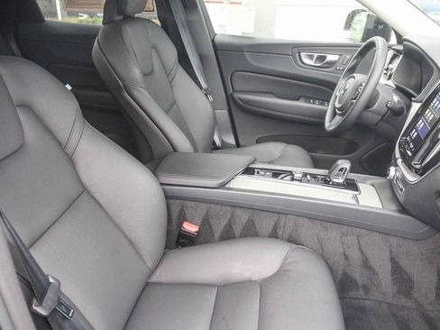 Used 2025 Volvo XC60 B5 Plus image 24