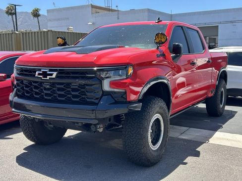 Used 2023 Chevrolet Silverado 1500 ZR2 w/ Technology Package AWD/4WD image 3