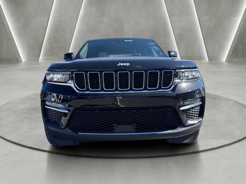Used 2025 Jeep Grand Cherokee Limited AWD/4WD image 2
