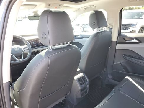 Certified 2023 Volkswagen Taos SE w/ Panoramic Sunroof Package FWD image 17