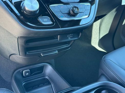 New 2026 Chrysler Pacifica Select w/ S Appearance Package image 19