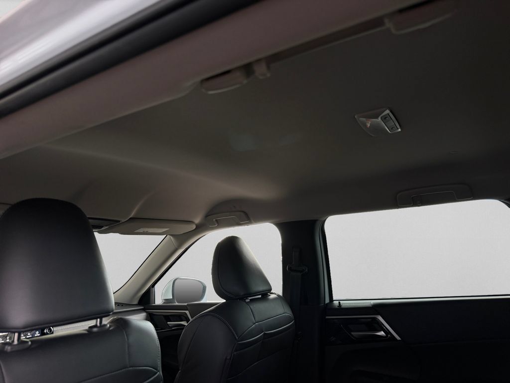 Used 2023 Mitsubishi Outlander SE FWD image 13