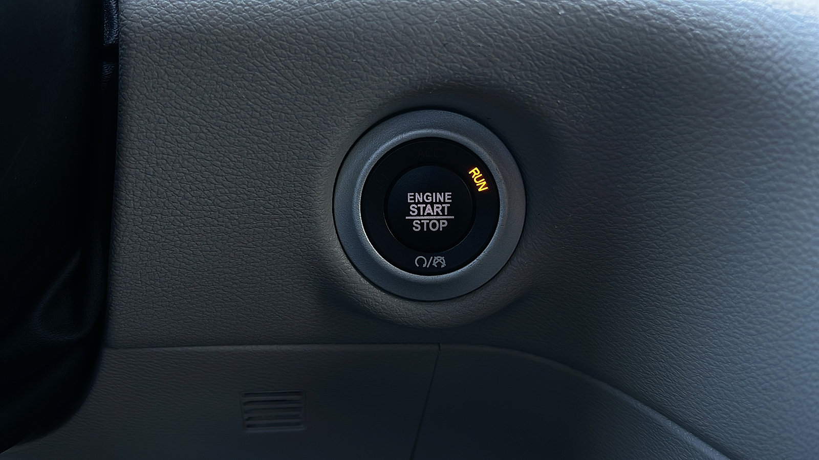 Used 2023 Chrysler Pacifica Touring-L FWD image 19