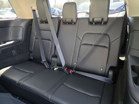 Used 2023 Nissan Pathfinder SL FWD image 12