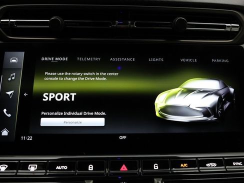 Used 2025 Aston Martin V8 Vantage Coupe image 24