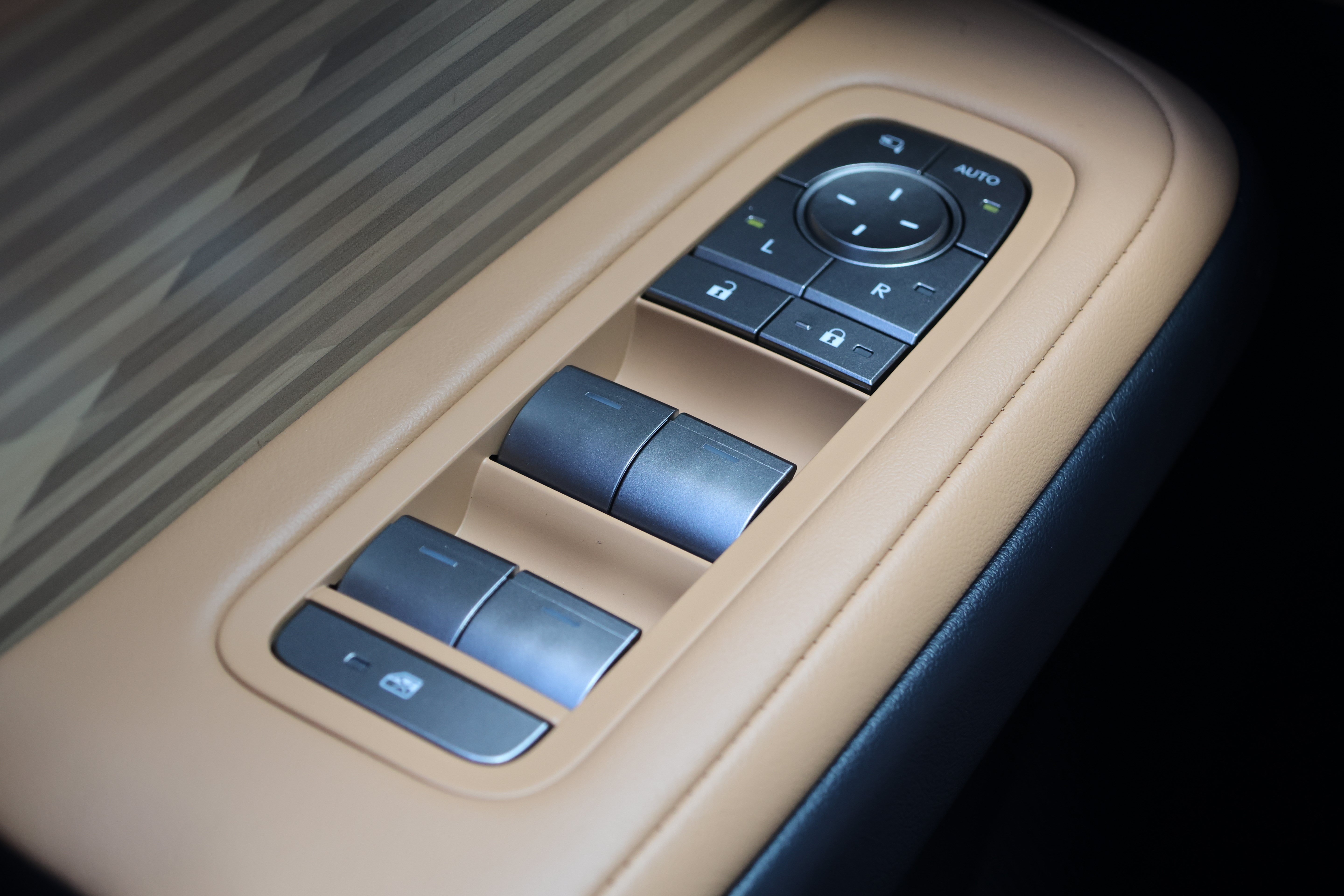New 2026 Lexus ES 350e w/ Accessory Package (Z1) FWD image 14