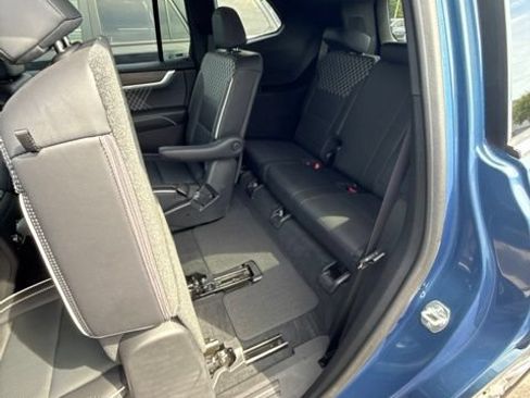 Used 2025 GMC Acadia Denali w/ Super Cruise Package FWD image 31