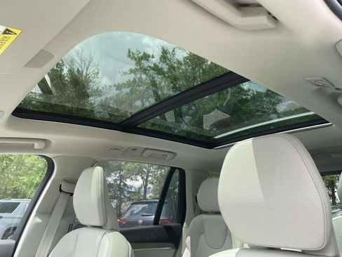 Used 2025 Volvo XC90 B5 Plus w/ Protection Package Premier AWD/4WD image 19