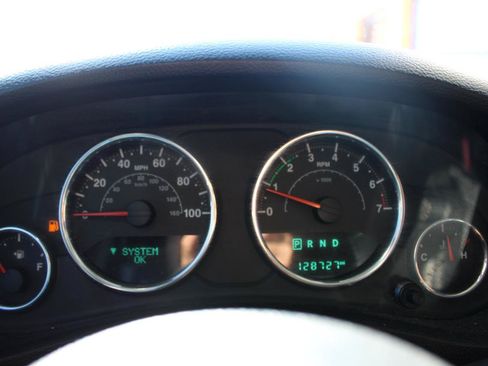 Used 2015 Jeep Wrangler Unlimited Sahara w/ Max Tow Package AWD/4WD image 22