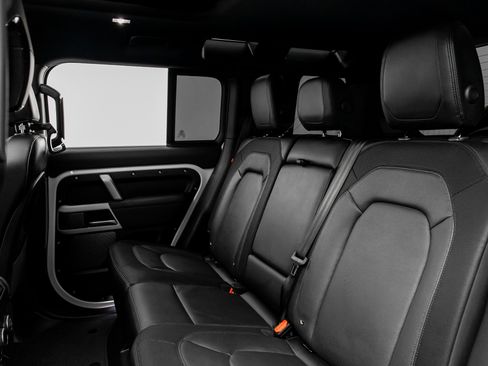 Used 2023 Land Rover Defender 110 X-Dynamic SE AWD/4WD image 32