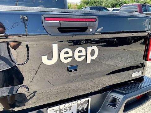 Used 2020 Jeep Gladiator Overland w/ Popular Equipment Package AWD/4WD image 8