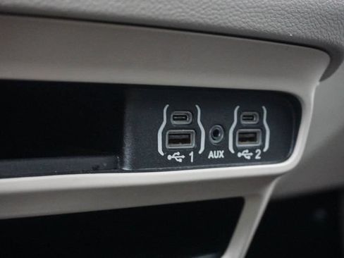 Used 2023 Chrysler Pacifica Touring-L FWD image 20