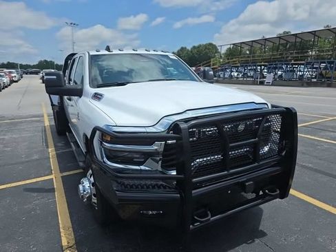 Used 2026 RAM 3500 Tradesman w/ Chrome Appearance Group AWD/4WD image 4