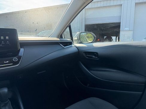 Used 2025 Toyota Corolla LE image 33