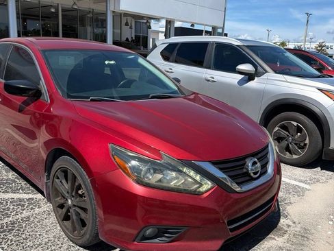 Used 2017 Nissan Altima 2.5 SR w/ Midnight Edition Package FWD image 14