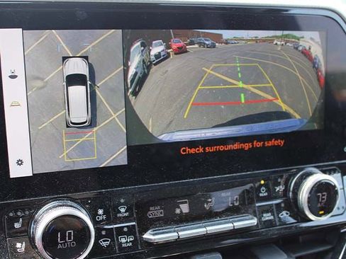 Used 2023 Toyota Highlander Platinum FWD image 11