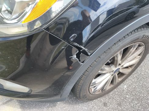 Used 2017 Ford Escape Titanium FWD image 3
