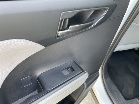 Used 2021 Toyota Highlander LE FWD image 47