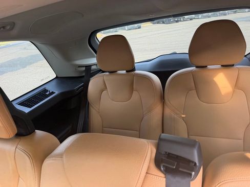 Used 2016 Volvo XC90 T6 Momentum w/ Protection Package Plus AWD/4WD image 11