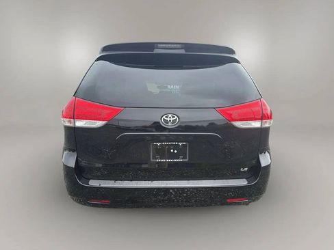 Used 2014 Toyota Sienna LE FWD image 5