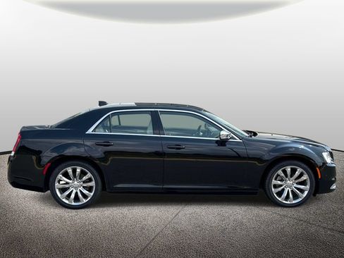 Used 2021 Chrysler 300 Touring L RWD image 4