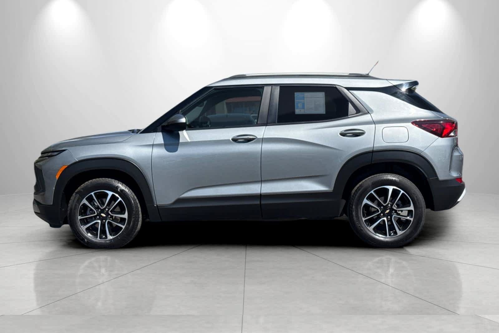 Used 2025 Chevrolet TrailBlazer LT AWD/4WD image 5