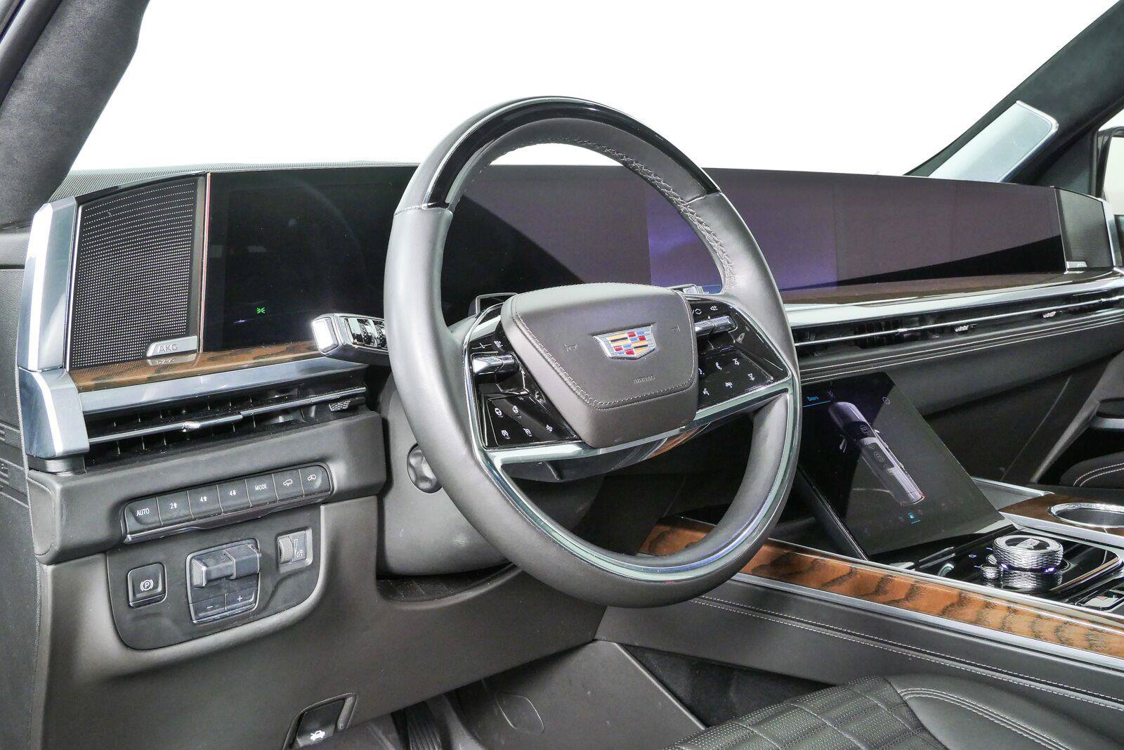 Used 2025 Cadillac Escalade ESV Sport Platinum w/ LPO, ONYX Package AWD/4WD image 4