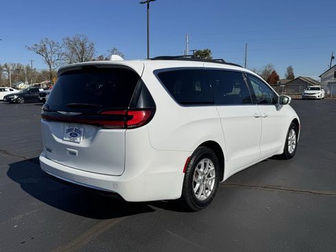 Used 2022 Chrysler Pacifica Touring-L image 22