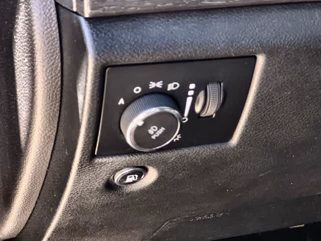 Used 2018 Jeep Grand Cherokee Altitude RWD image 29