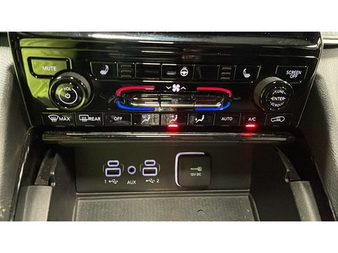 Used 2023 Jeep Grand Cherokee Altitude AWD/4WD image 14