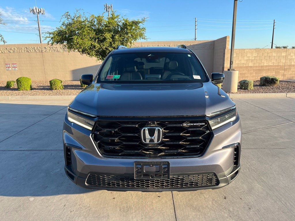 Used 2025 Honda Pilot Black Edition image 2