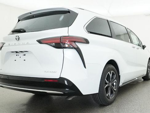 New 2026 Toyota Sienna Platinum AWD/4WD image 36