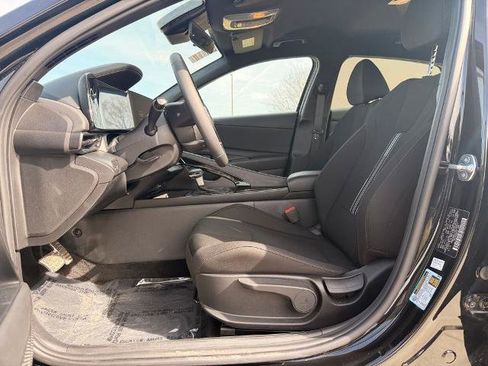 New 2025 Hyundai Elantra SEL image 24