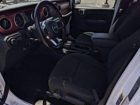 Used 2022 Jeep Gladiator Rubicon w/ LED Lighting Group AWD/4WD image 9
