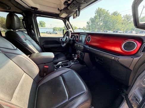 Used 2019 Jeep Wrangler Unlimited Rubicon w/ Dual Top Group AWD/4WD image 11