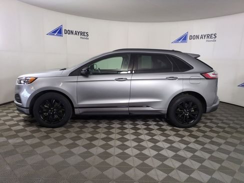 Used 2023 Ford Edge SE w/ Black Appearance Package image 2