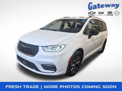 Used 2025 Chrysler Pacifica Limited