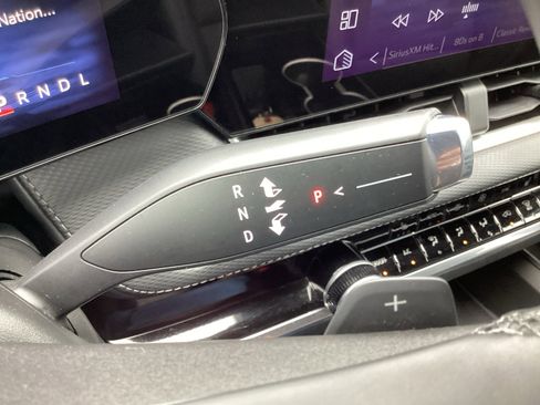 Used 2025 Chevrolet Equinox LT w/ Convenience Package II FWD image 27