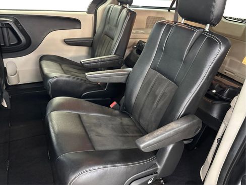 Used 2019 Dodge Grand Caravan SXT FWD image 14