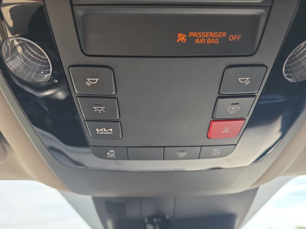 Used 2025 Kia Carnival FWD image 34