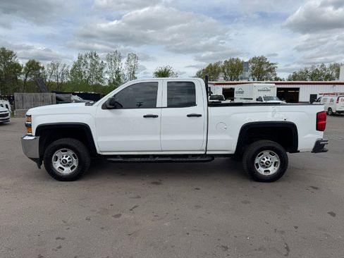 Used 2015 Chevrolet Silverado 2500 W/T RWD image 2