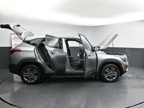 Used 2023 Kia Seltos LX image 43