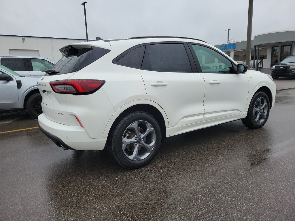Used 2024 Ford Escape ST-Line w/ Tech Pack #1 AWD/4WD image 4