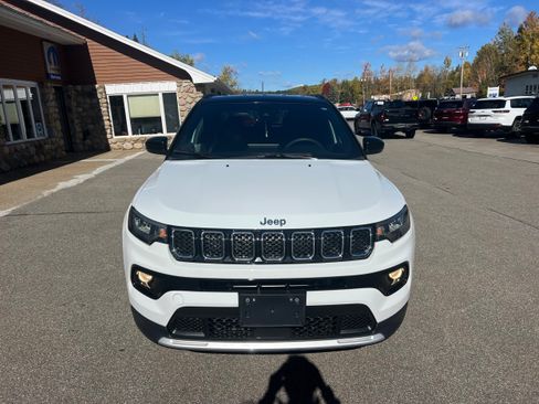 Used 2024 Jeep Compass Limited image 2