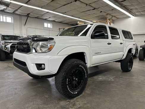 Used 2015 Toyota Tacoma 4x4 Double Cab w/ TRD Off-Road Package image 7