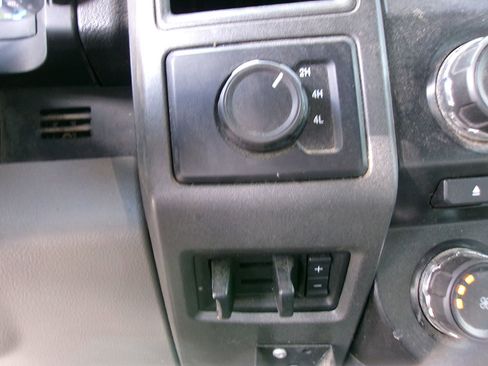 Used 2018 Ford F550 4x4 Regular Cab Super Duty image 24