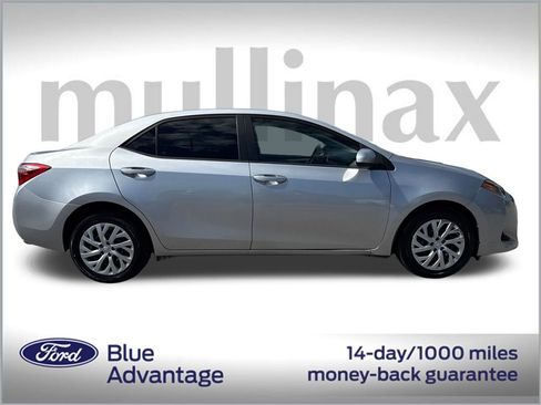 Used 2018 Toyota Corolla LE image 2