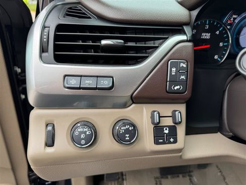 Used 2020 Chevrolet Suburban Premier AWD/4WD image 40