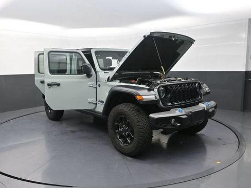 Used 2024 Jeep Wrangler Unlimited AWD/4WD image 30